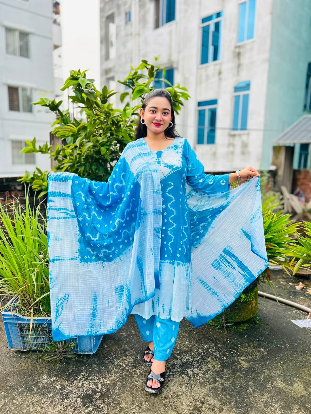 𝐒𝐡𝐮𝐛𝐡𝐫𝐚𝐧𝐢𝐥 (শুভ্রনীল) – Premium Batik Three Piece